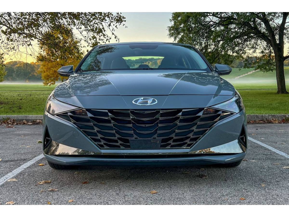 Hyundai Elantra  (AUTOMAT) 2023