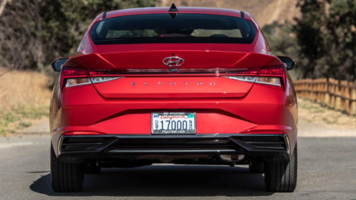 Hyundai Elantra  (AUTOMAT) 2023