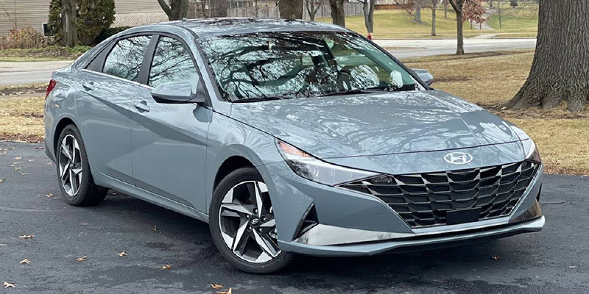 Hyundai Elantra  (AUTOMAT) 2023