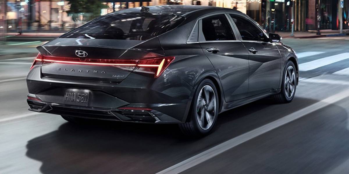 Hyundai Elantra  (AUTOMAT) 2023